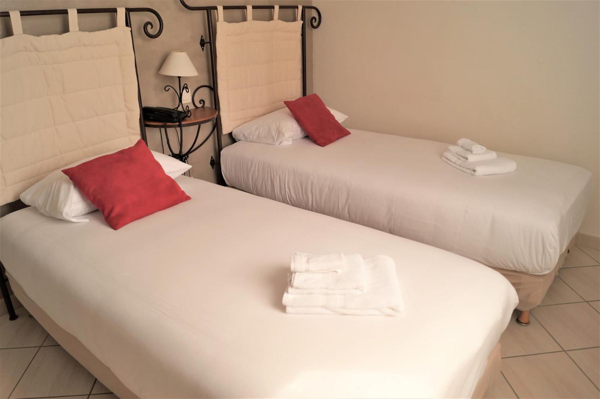 Hotel Restaurant Le Gardon - Pont Du Gard Collias Ngoại thất bức ảnh